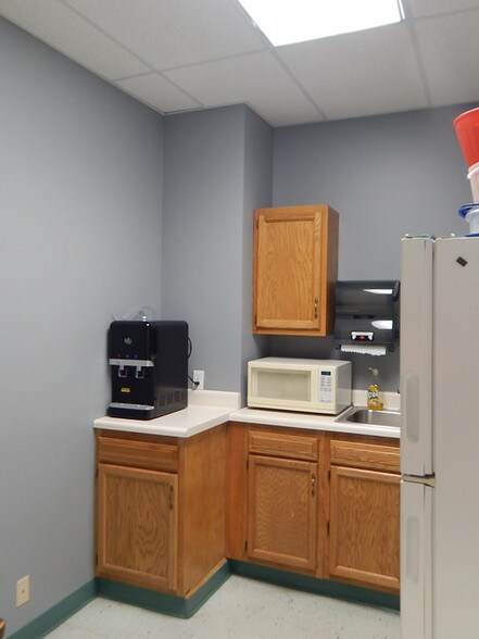 More Photos Of 585 Tennessee Gas Rd, Greenville Office For Sale