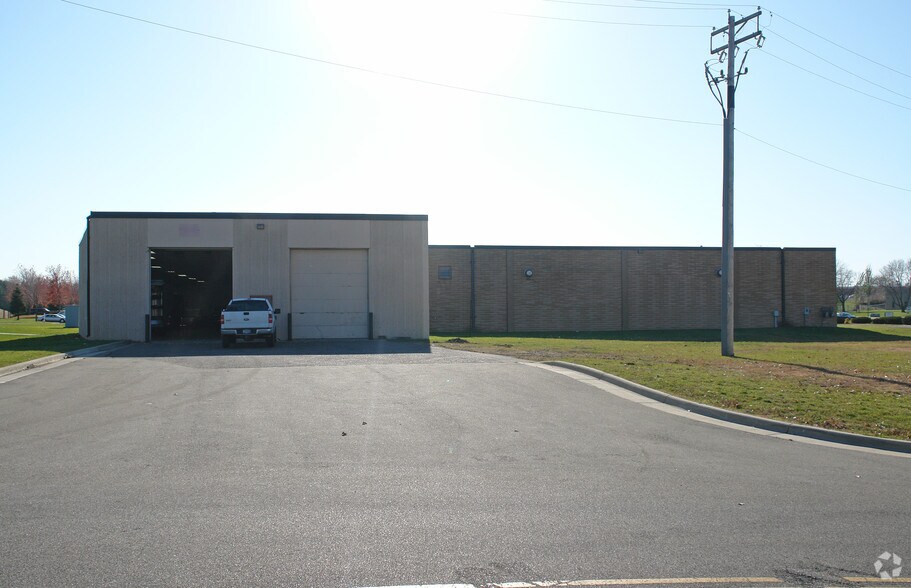 More Photos Of 7955 Wallace Rd, Eden Prairie Manufacturing For Sale