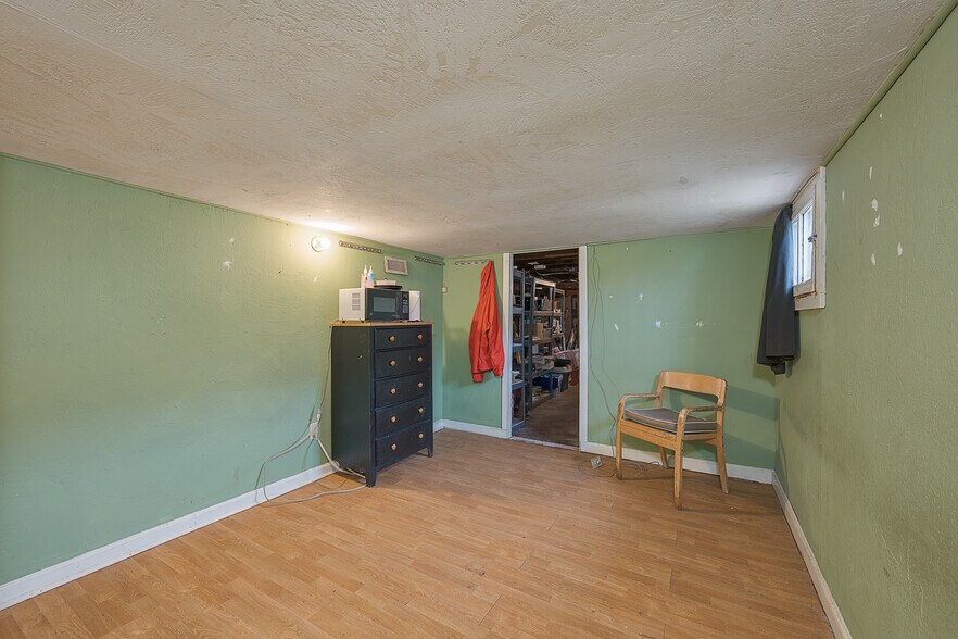 More Photos Of 5417 NE 15th Ave, Portland Specialty For Sale