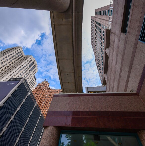 More Photos Of 150 W Jefferson Ave, Detroit Office For Lease