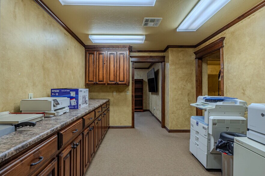More Photos Of 1530 SW 89th St, Oklahoma City Office For Sale
