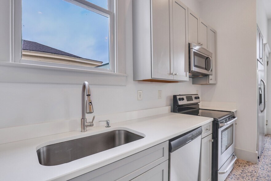 More Photos Of 420 E Bolton St, Savannah Apartments For Sale