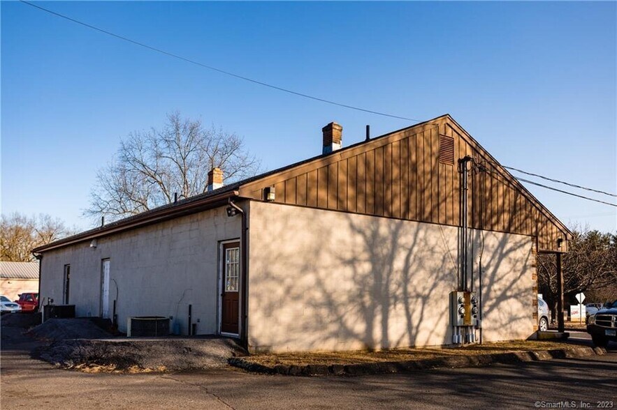 More Photos Of 448 Spring St, Windsor Locks Freestanding For Lease