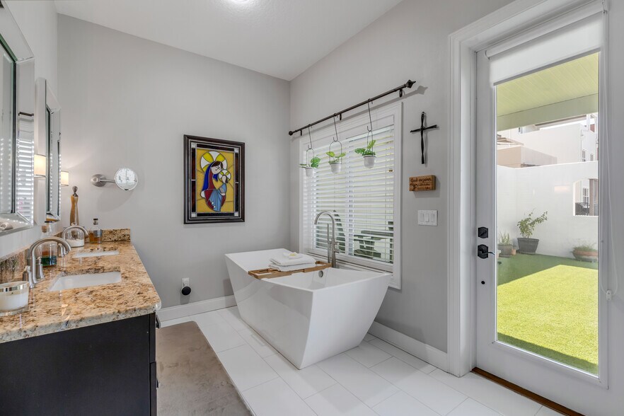 More Photos Of 136 Julia St, New Smyrna Beach Flex For Sale