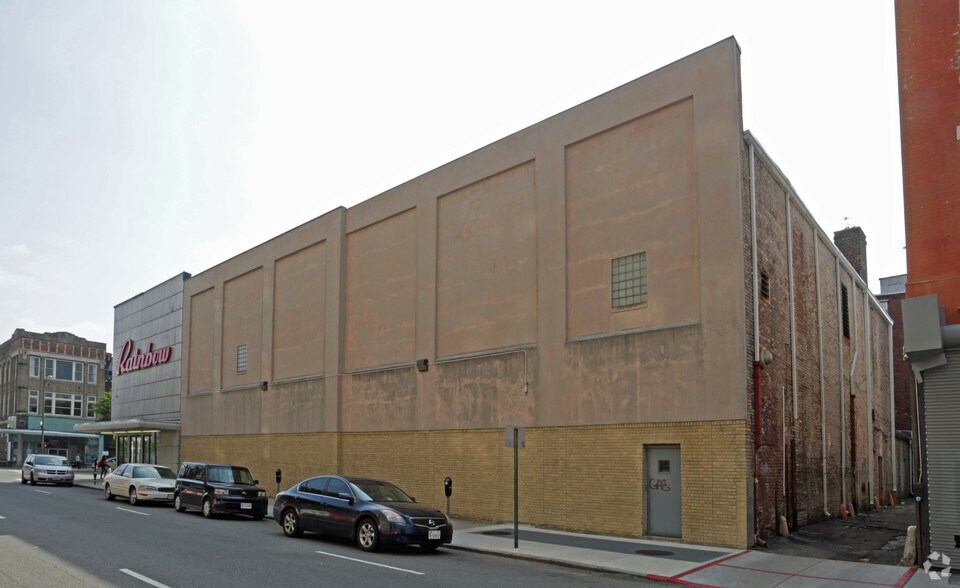 More Photos Of 301 E Broad St, Richmond Storefront For Lease
