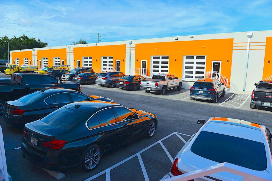More Photos Of 300 NE 75th St, Miami Flex For Sale
