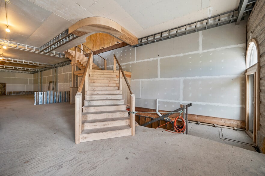 More Photos Of 198-204 Main st, Berlin Specialty For Sale
