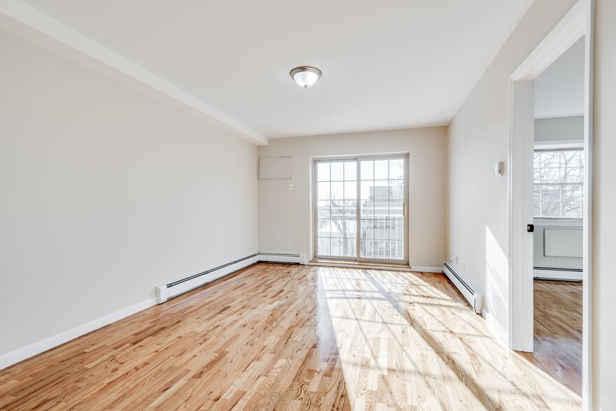 More Photos Of 10430 39th Ave, Corona Apartments For Sale