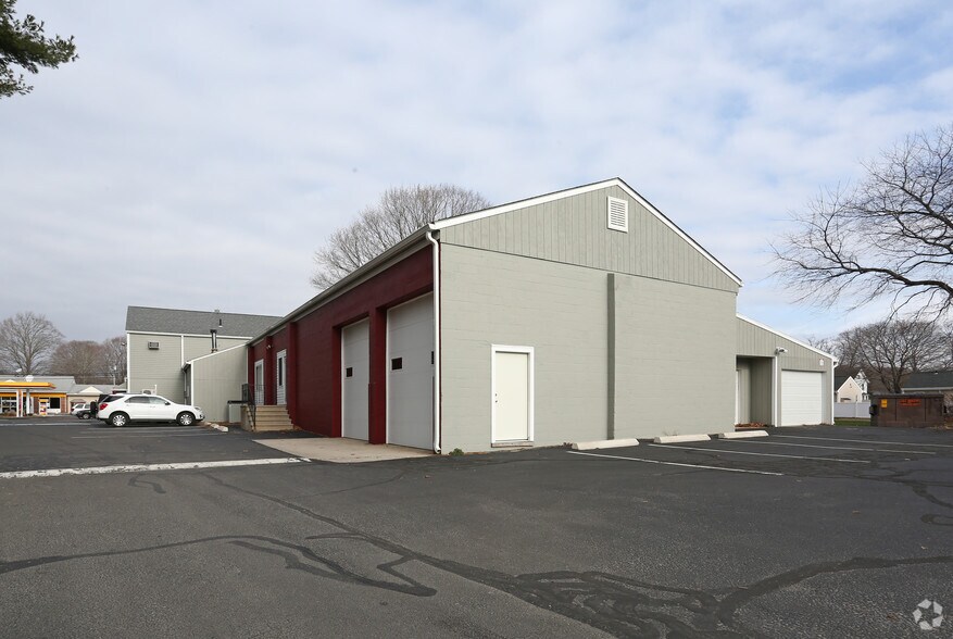 More Photos Of 24 Main St, Centerbrook Loft Creative Space For Lease