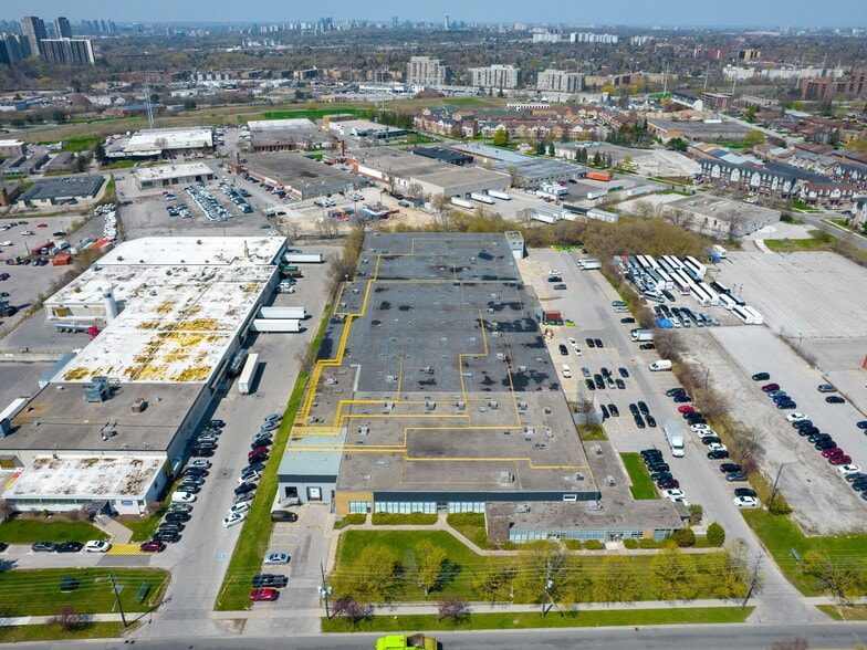 More Photos Of 100 Sunrise Av, Toronto Warehouse For Lease