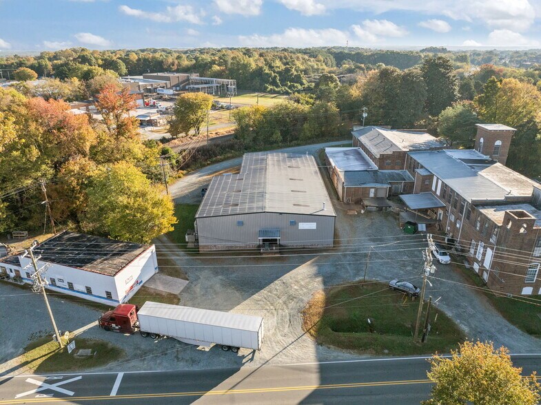 More Photos Of 913 Washington St, Graham Manufacturing For Sale