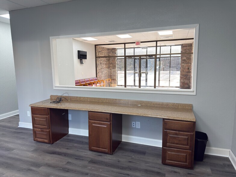 More Photos Of 1030 Wintergap Rd, Oliver Springs Office For Sale