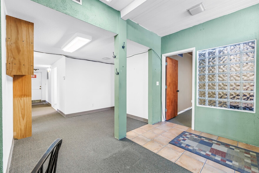 More Photos Of 2363 1st Ave N, Saint Petersburg Office For Sale