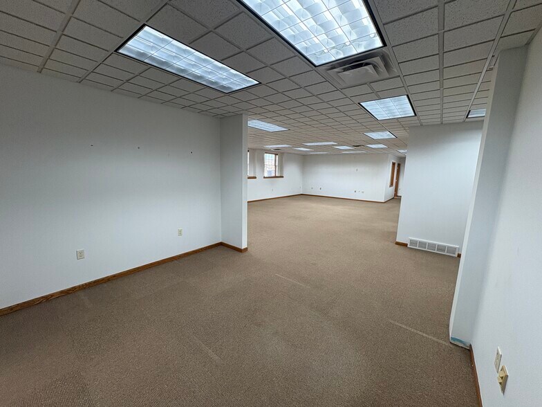 More Photos Of 5200 S Cliff Ave, Sioux Falls Office For Lease