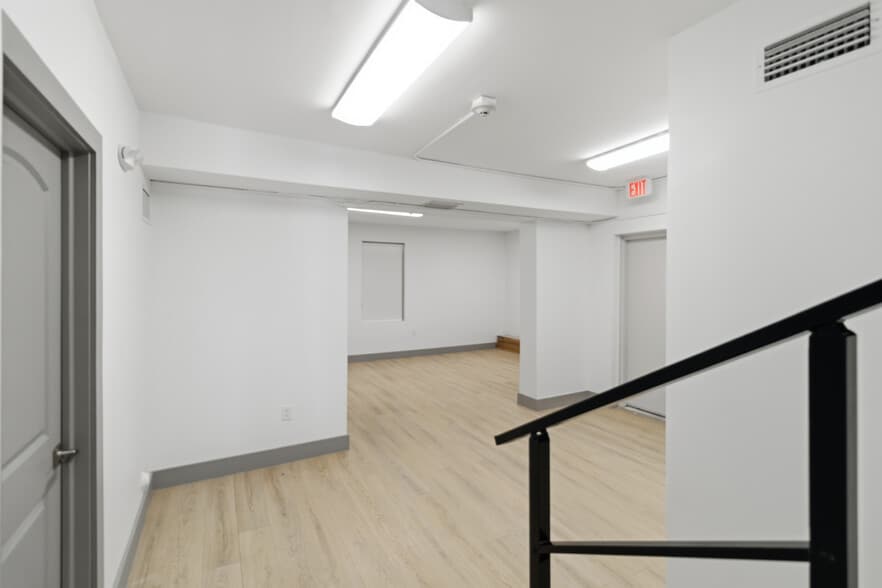 More Photos Of 470 NW 22nd Ave, Miami Office For Sale