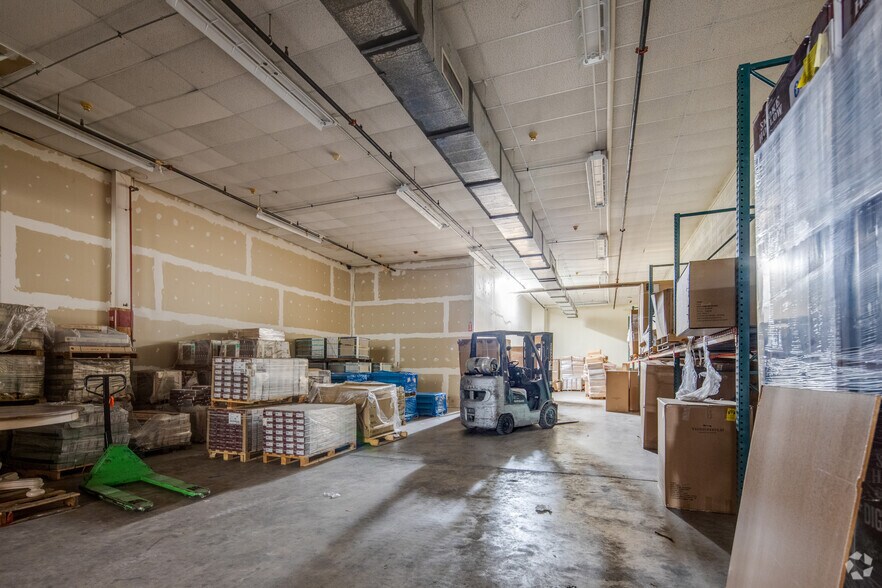 More Photos Of 7802 S Orange Blossom Trl, Orlando General Retail For Lease