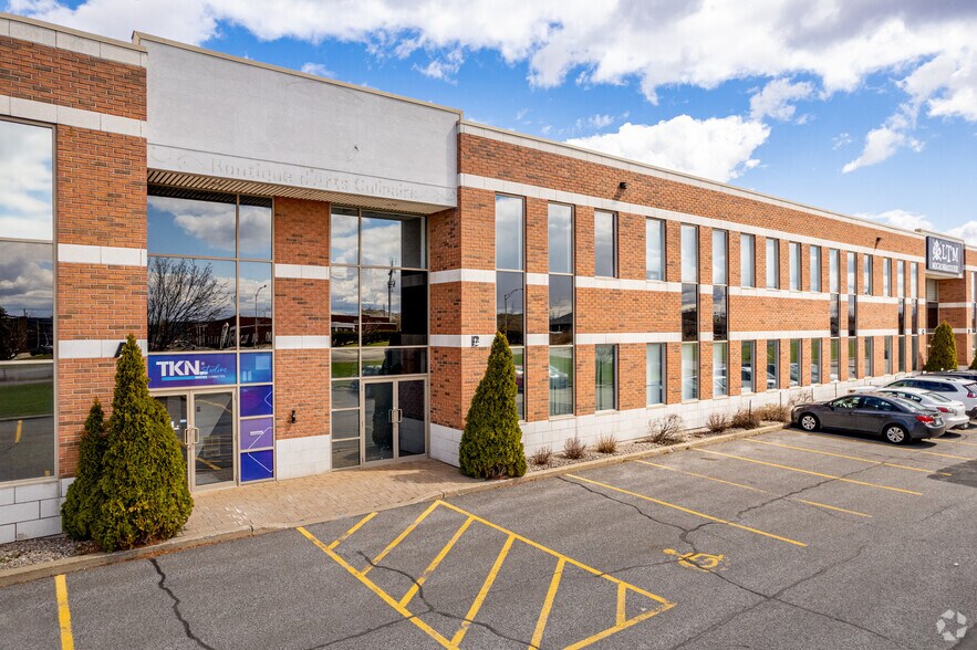 More Photos Of 3755 Boul Matte, Brossard Light Distribution For Lease