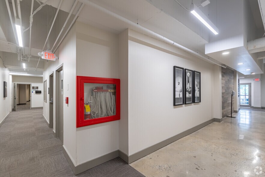 More Photos Of 2285 Peachtree Rd NE, Atlanta Apartments For Lease