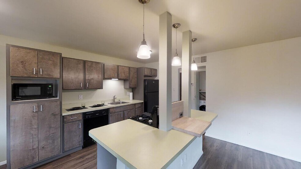 More Photos Of 4805 Marquette Ave NE, Albuquerque Apartments For Sale