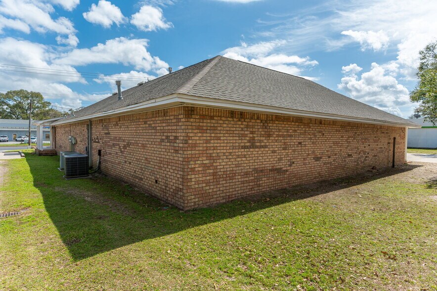 More Photos Of 1078 S Ferdon Blvd, Crestview Medical For Sale
