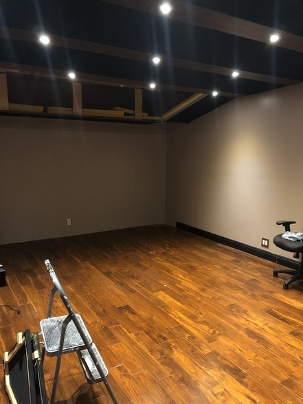 More Photos Of 1907 W Burbank Blvd, Burbank Office For Lease