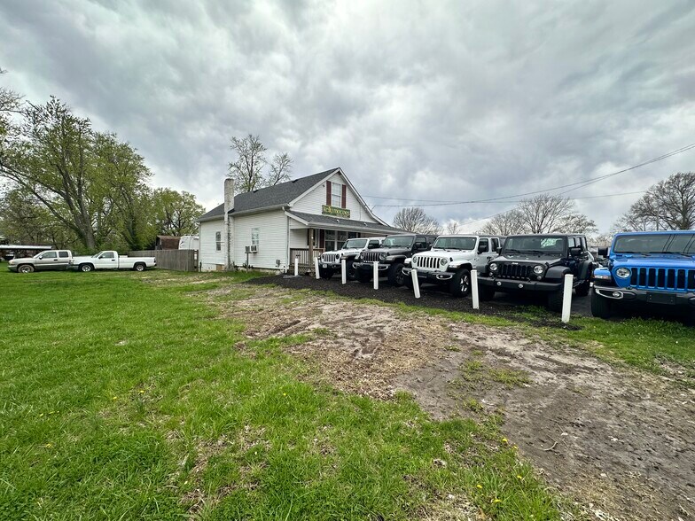 More Photos Of 17330 Manchester Rd, Wildwood Auto Dealership For Sale