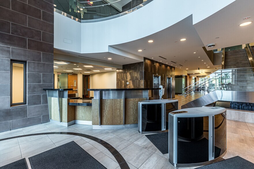 More Photos Of 8990 W Glendale Ave, Glendale Office For Sale