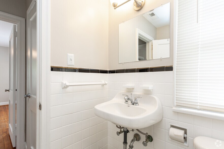 More Photos Of 1107-1117 W Rowan St, Fayetteville Apartments For Sale