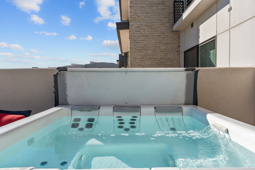 More Photos Of 2248 N Double Eagle Ln, Washington Specialty For Sale