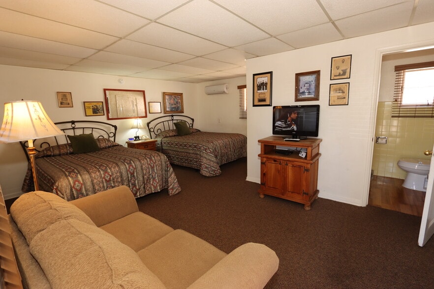 More Photos Of 410 Fremont St, Tombstone Hotel For Sale