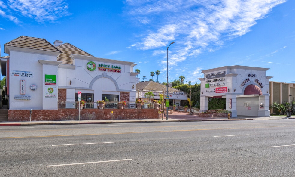 More Photos Of 15928 Ventura Blvd, Encino Storefront Retail Office For Lease