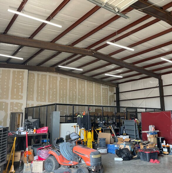 More Photos Of 316 Ezell Dr, DeSoto Warehouse For Sale