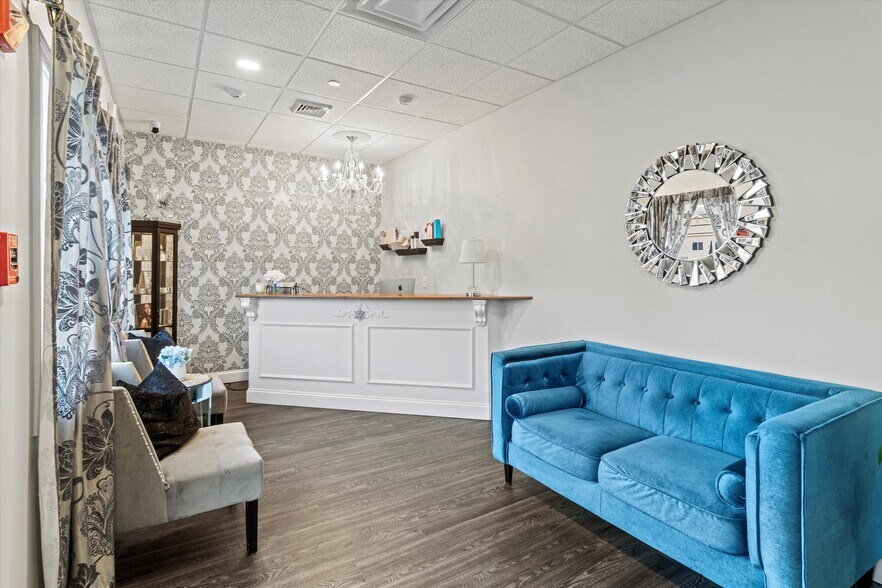 More Photos Of 1794 Bridge St, Dracut Storefront For Sale