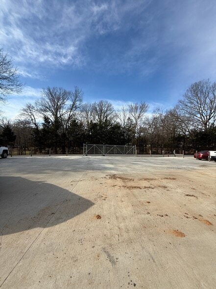 More Photos Of 120 Wade Herrod Rd, Smyrna Freestanding For Lease