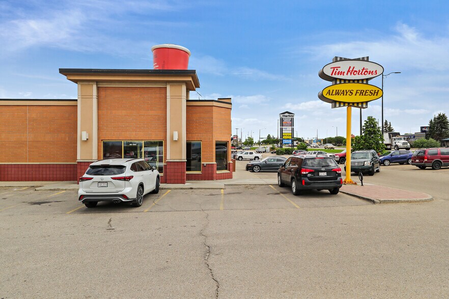 More Photos Of 993 Fir St, Sherwood Park General Retail For Lease