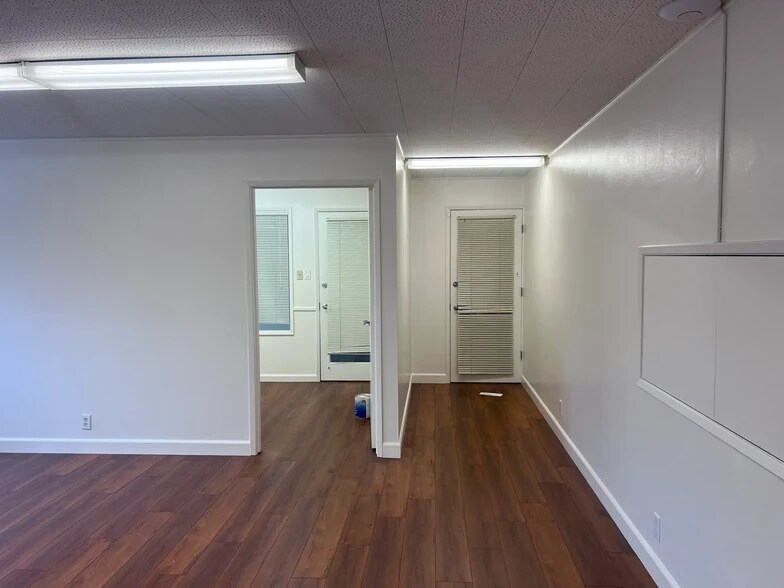 More Photos Of 5643 Paradise Dr, Corte Madera Freestanding For Lease