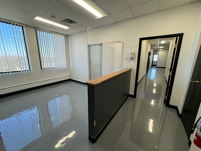 More Photos Of 121 S Wilke Rd, Arlington Heights Medical For Lease