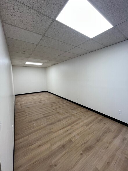 More Photos Of 5 National Dr, Windsor Locks Unknown For Lease