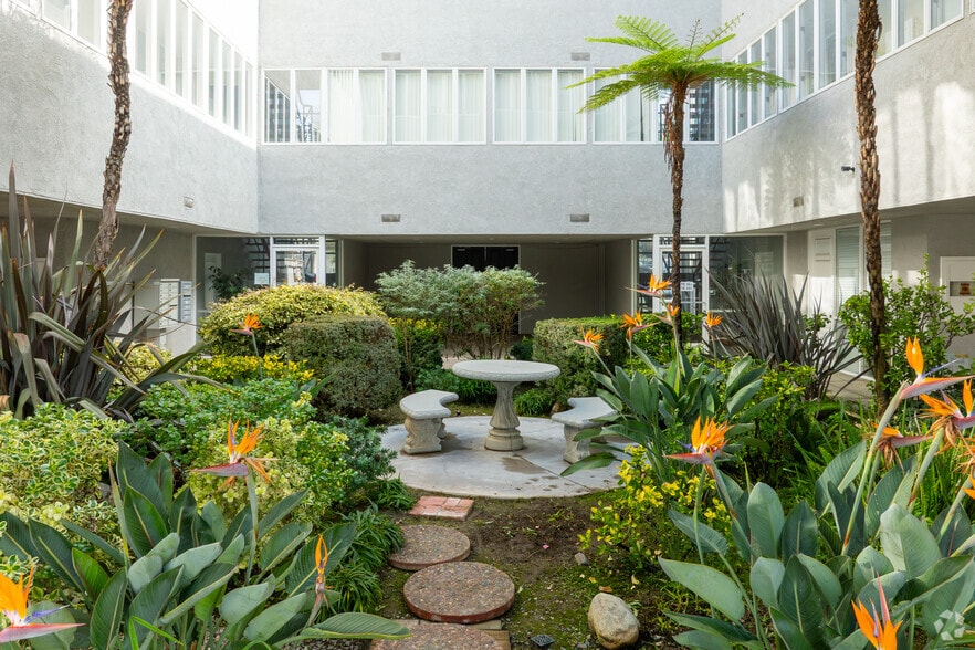 More Photos Of 172 N Tustin St, Orange Office For Lease