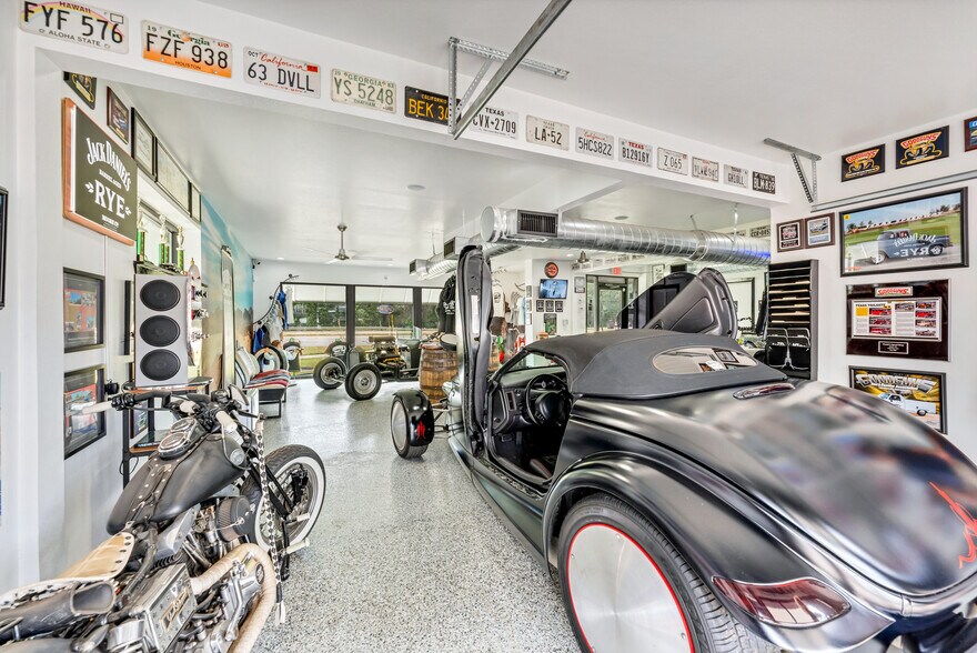 More Photos Of 720-722 W Euless Blvd, Euless Loft Creative Space For Sale