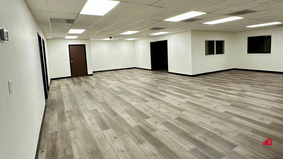More Photos Of 9851 Owensmouth Ave, Chatsworth Warehouse For Lease