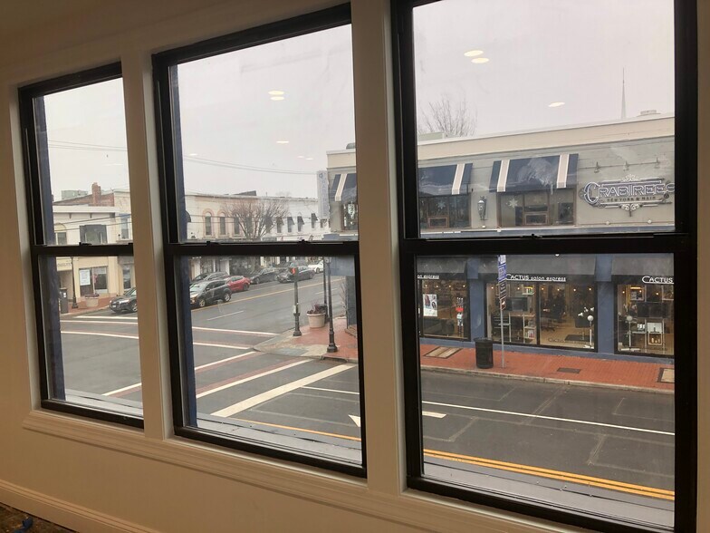 More Photos Of 260 Main St, Huntington Storefront For Lease