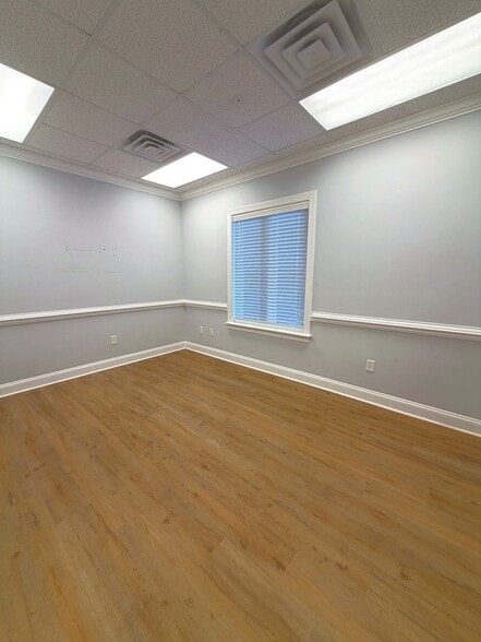 More Photos Of 413 W Montgomery Cross Rd, Savannah Office For Sale