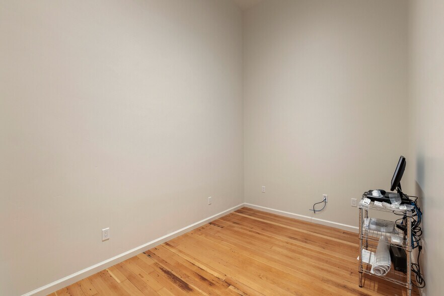 More Photos Of 302 N Main St, Lakeport Storefront For Sale