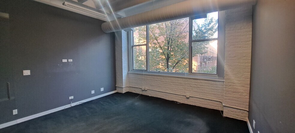 More Photos Of 401 W Superior St, Chicago Office For Sale