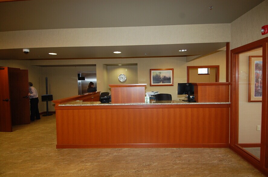 More Photos Of 640 Highway 1 W, Iowa City Office For Sale