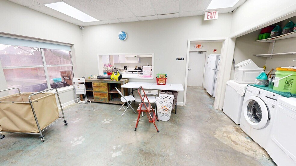 More Photos Of 3663 S Dairy Ashford Rd, Houston Veterinarian Kennel For Sale
