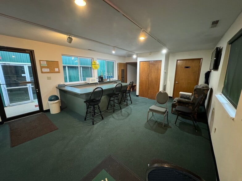 More Photos Of 80 Commercial Way, Springboro Sports And Entertainment For Sale