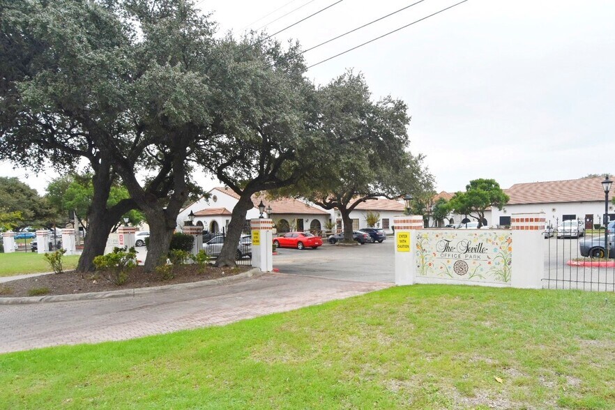 More Photos Of 8237 Fredericksburg Rd, San Antonio Medical For Sale