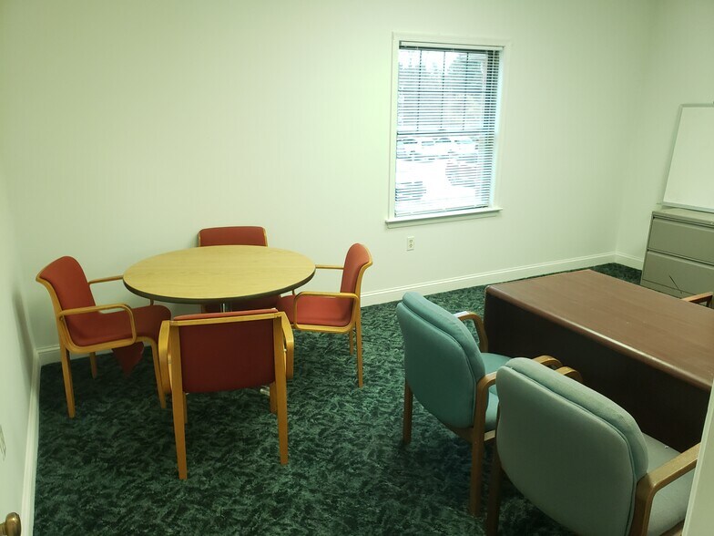 More Photos Of 1560-1570 McDaniel Dr, West Chester Office For Lease